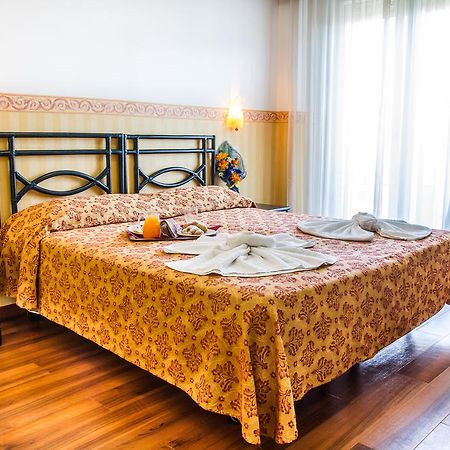 Hotel Consul - Family Hotel Riccione Værelse billede