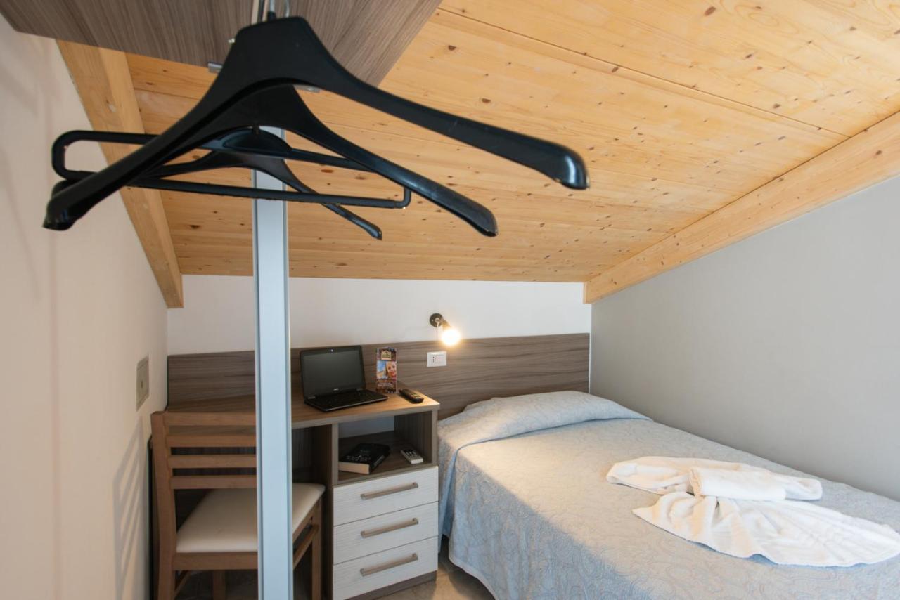 Hotel Consul - Family Hotel Riccione Eksteriør billede