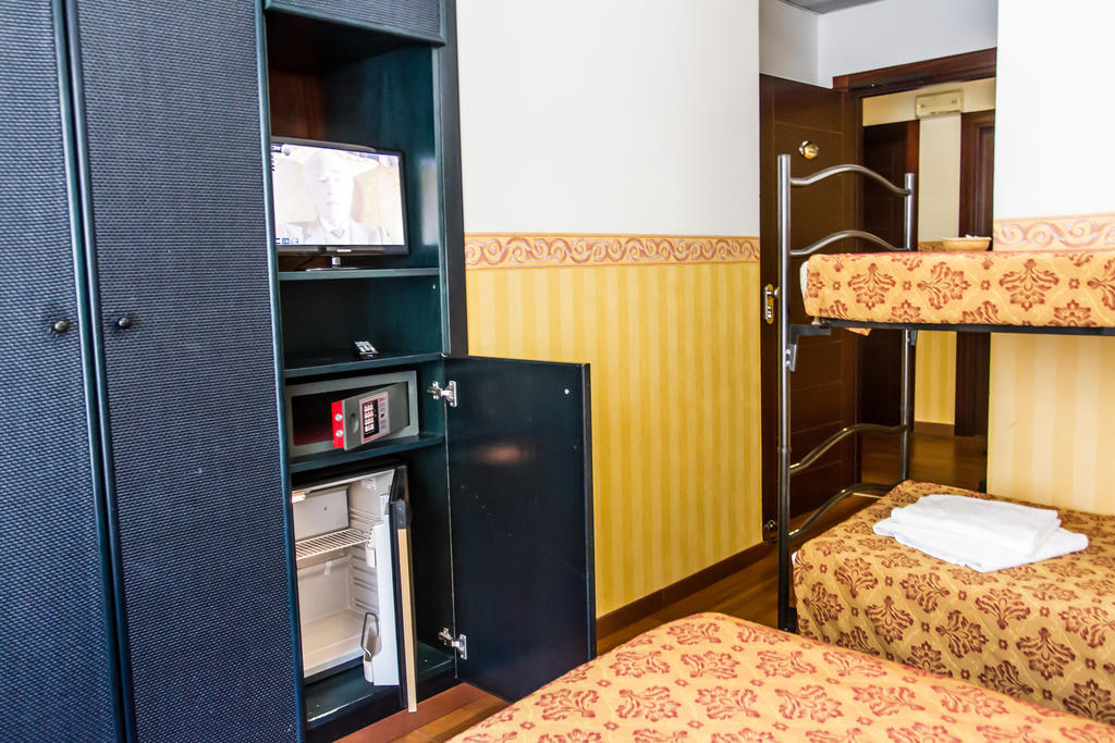Hotel Consul - Family Hotel Riccione Værelse billede