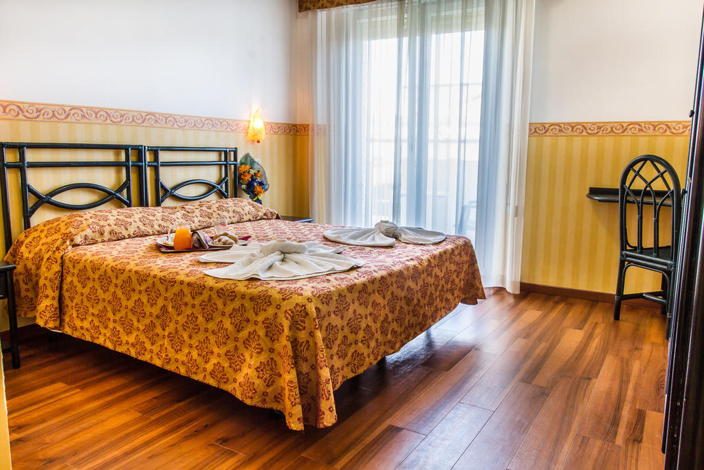 Hotel Consul - Family Hotel Riccione Værelse billede